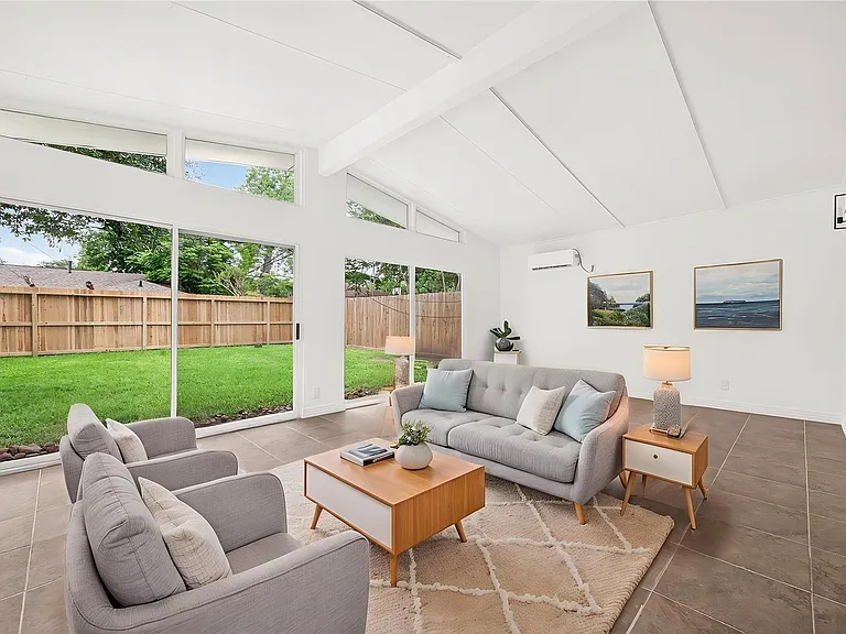 5422 Hummingbird St — Photo 34
