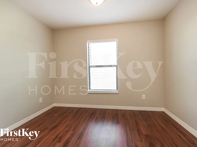 1544 Swan Lake Cir — Photo 15
