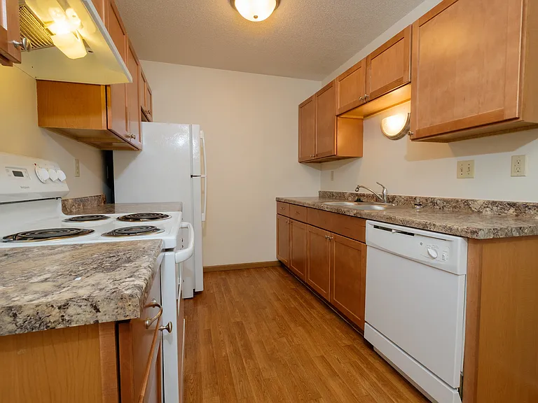 Fargo, ND Southwind Apartments | Kitchen