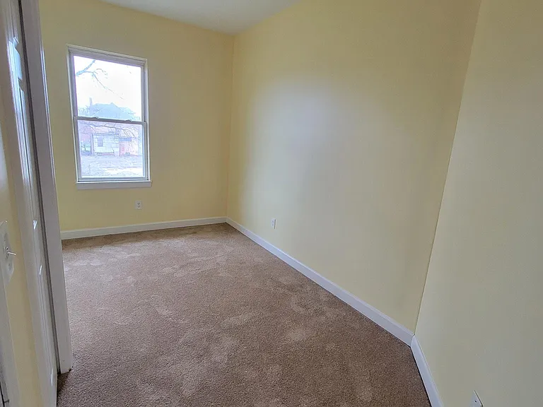1900 W Grand Blvd #B — Photo 12