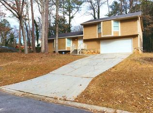 586 Stonehedge Dr, Stone Mountain, GA 30087