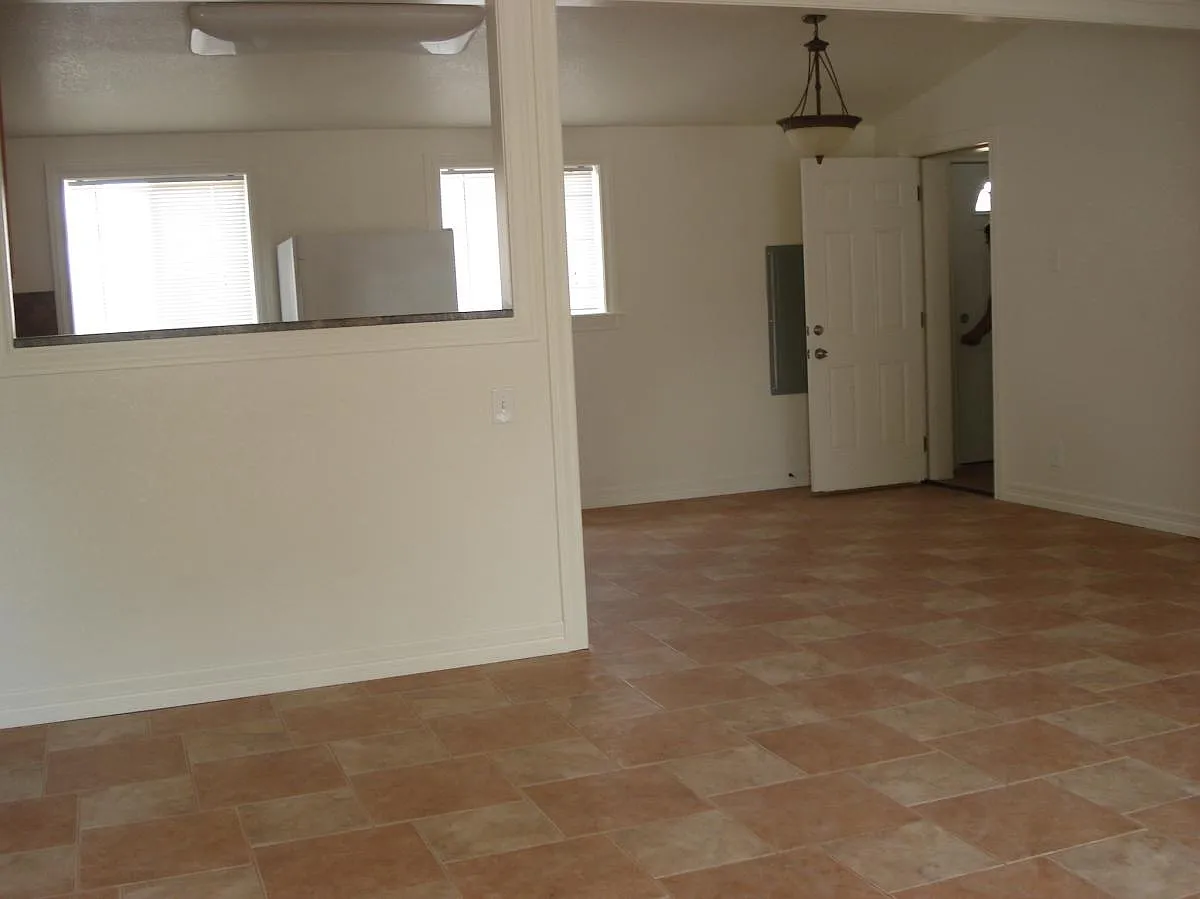 3 bed, 1338 sqft, $1,400 — Photo 3
