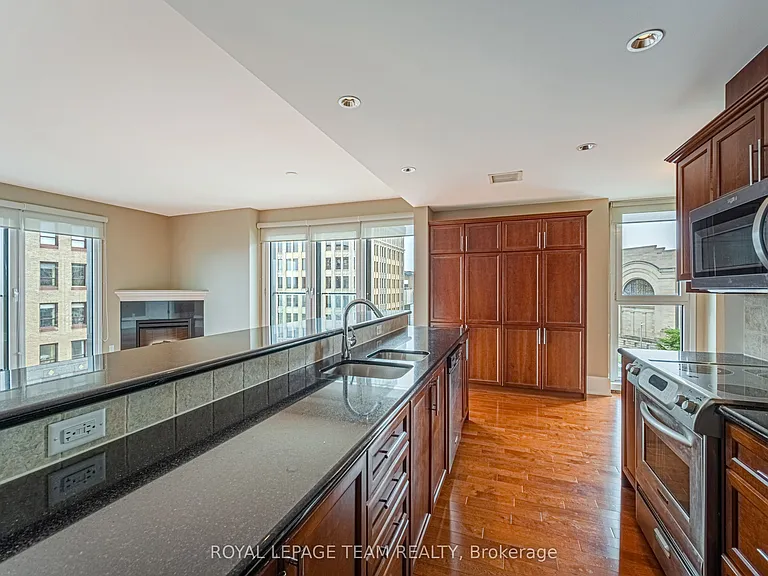700 Sussex Dr #601 — Photo 11