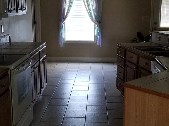 3rd image of 340 Daralyn Dr