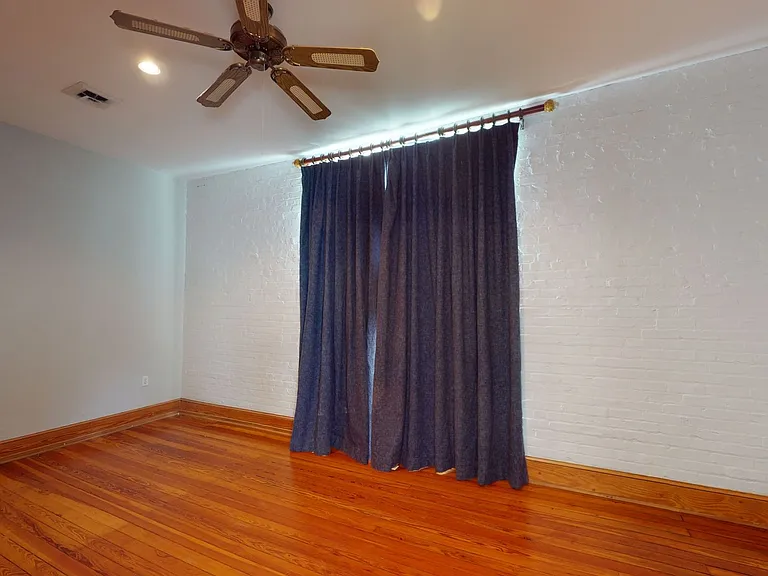 1915 E Market St #3 — Photo 24