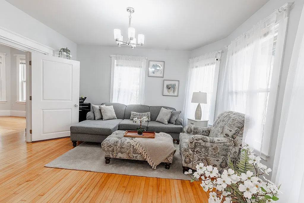 3 bed, 1179 sqft, $3,200 — Photo 3