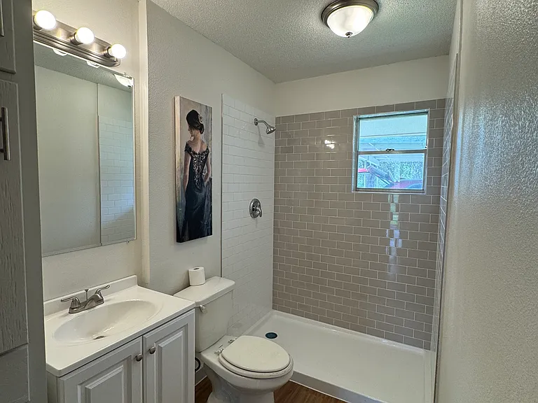 2109 W Avenue B #B — Photo 5
