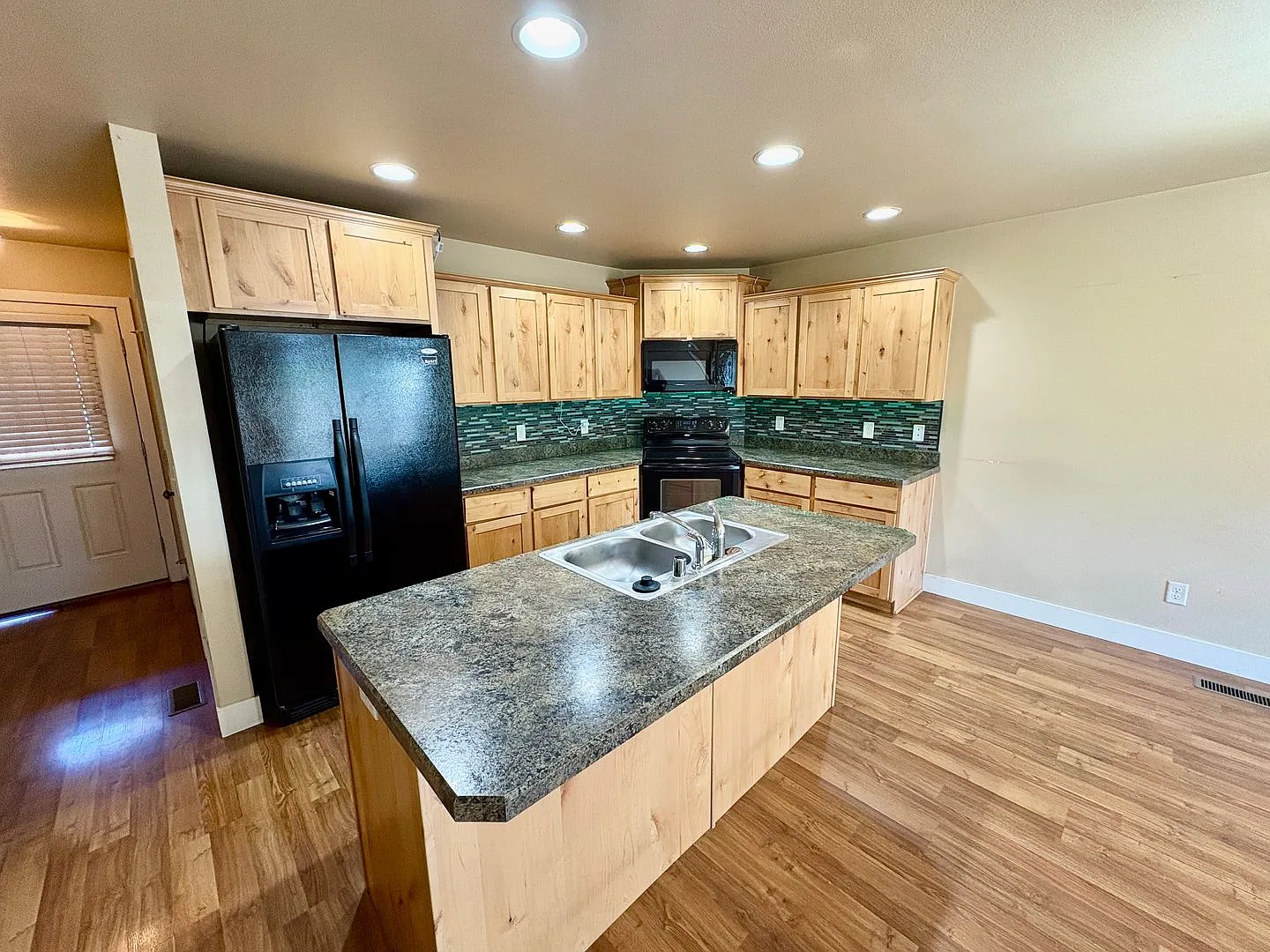 Beautiful West End Townhome Spacious & Move-In Ready — Photo 3