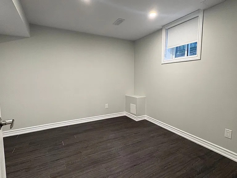 6772 Longview Pl #BASEMENT — Photo 11