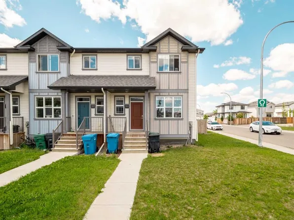 354 E Mildred Dobbs Blvd N, Lethbridge, AB T1H 7G4