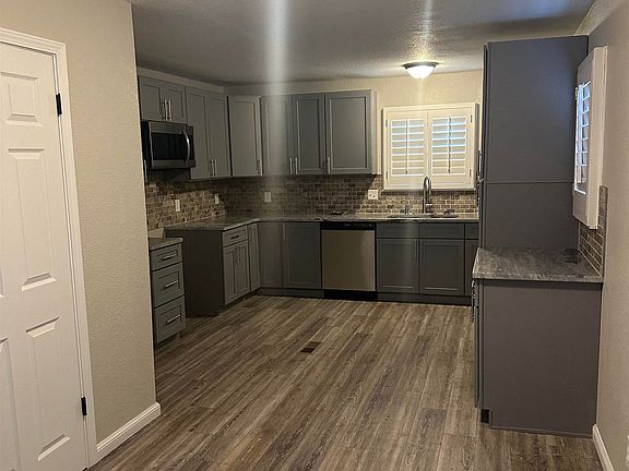 2nd image of 806 W Avenue I