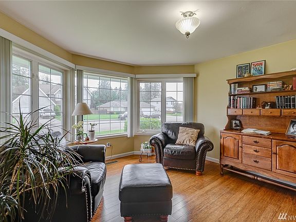 5th image of 216 E Sunrise Dr