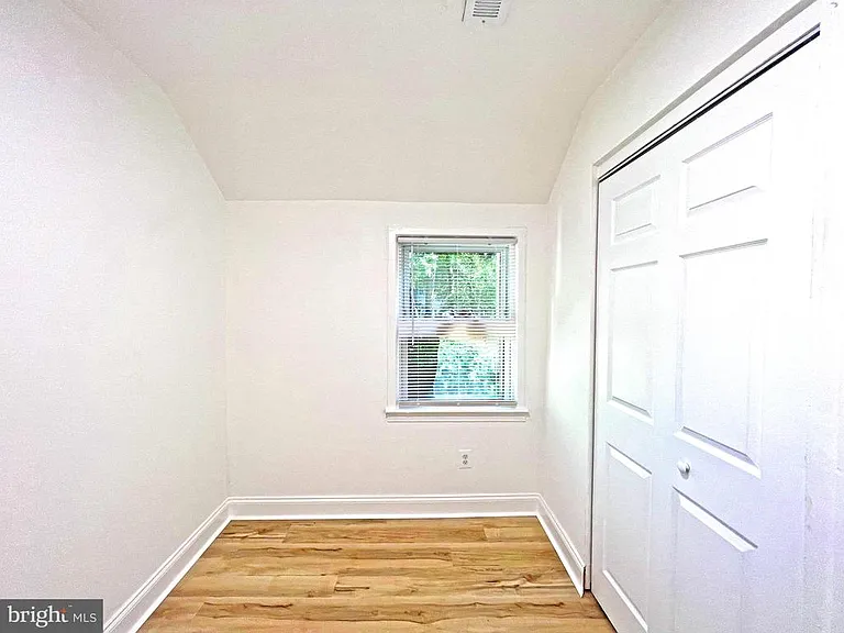 7009 Hawthorne St — Photo 17