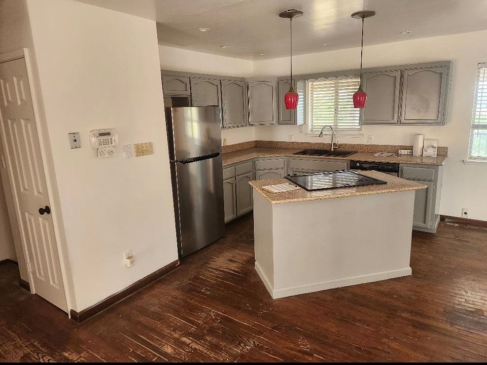 2nd image of 4609 Bay View Dr