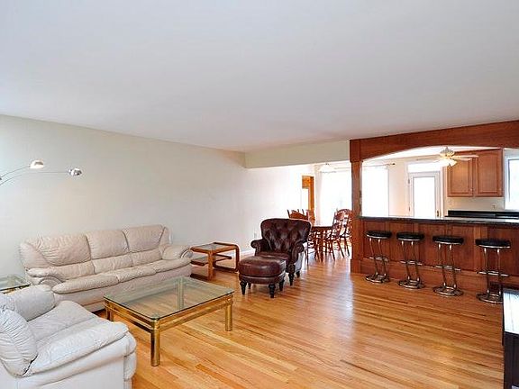3rd image of 10 S Jordan Dr