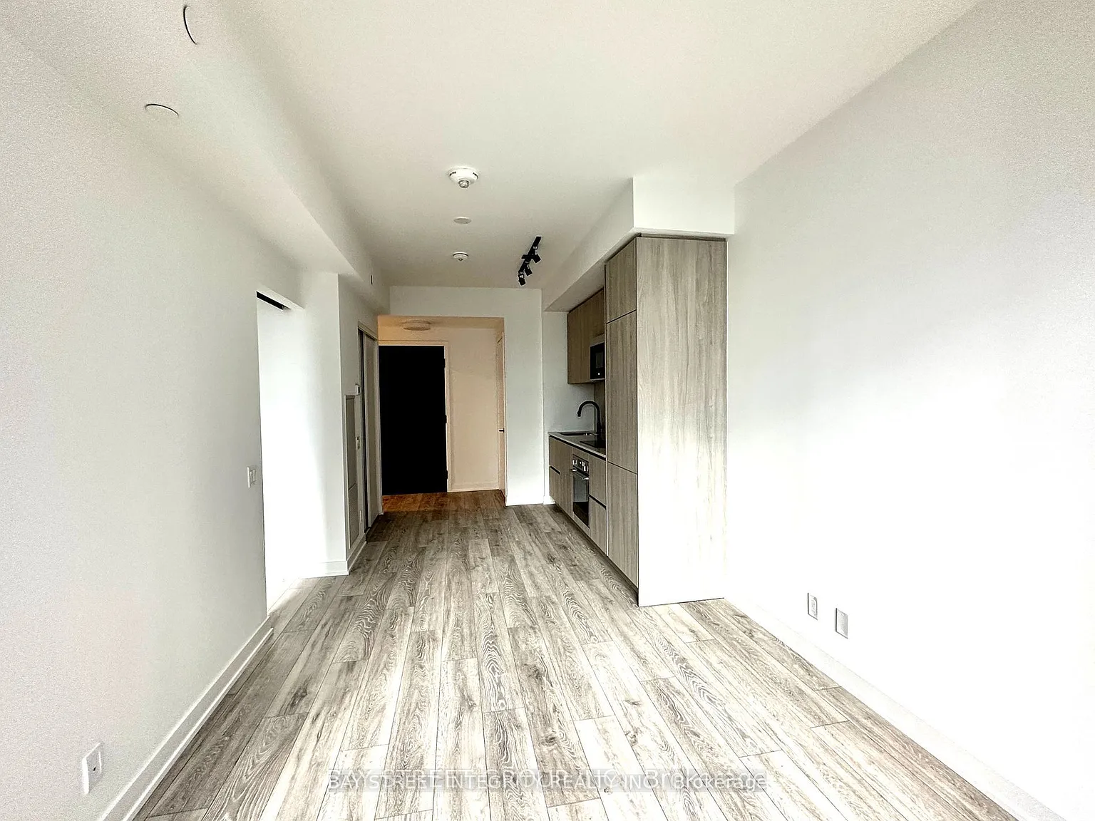 1 bed, $2,400 — Photo 3