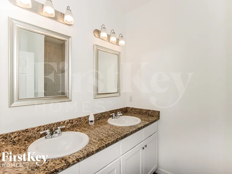 1021 Locust Ave NW — Photo 10