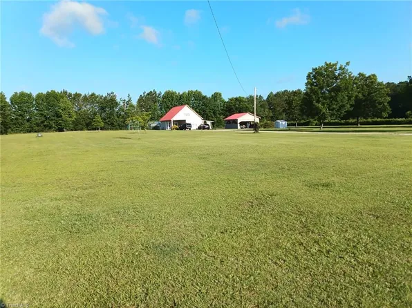 828 Chair Factory Rd, Nakina, NC 28455