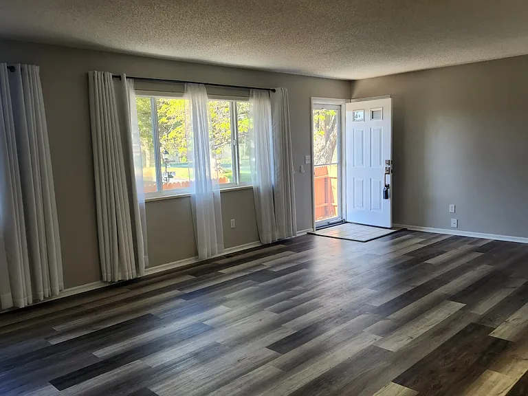 2700 Golfmore Dr #5C — Photo 3
