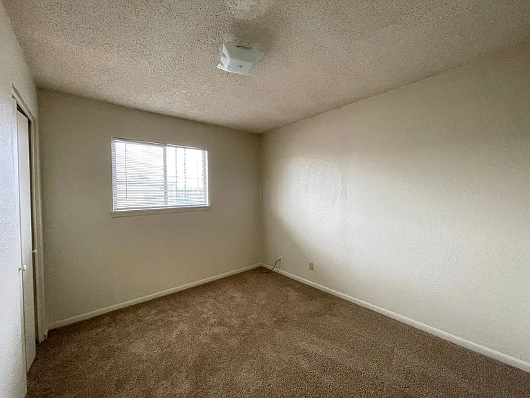805 W Hallmark Ave — Photo 10