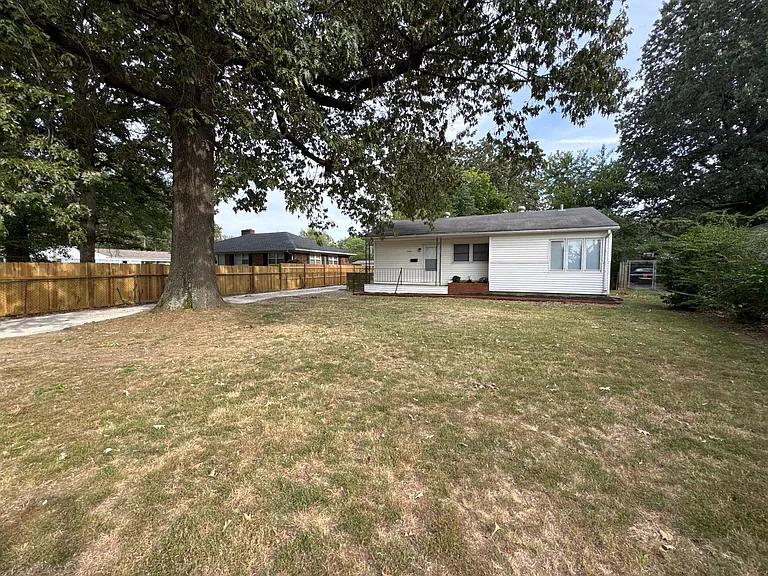 2708 Trimble St — Photo 22