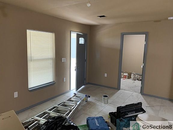 5th image of 807 N Hickory St