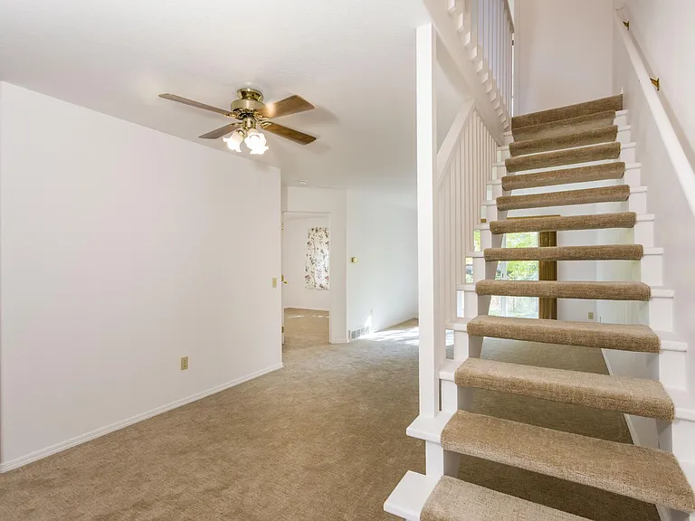 310 Ponderosa St — Photo 3