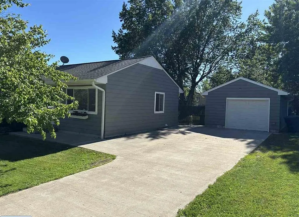 2 bed, 768 sqft, $1,550 — Photo 2