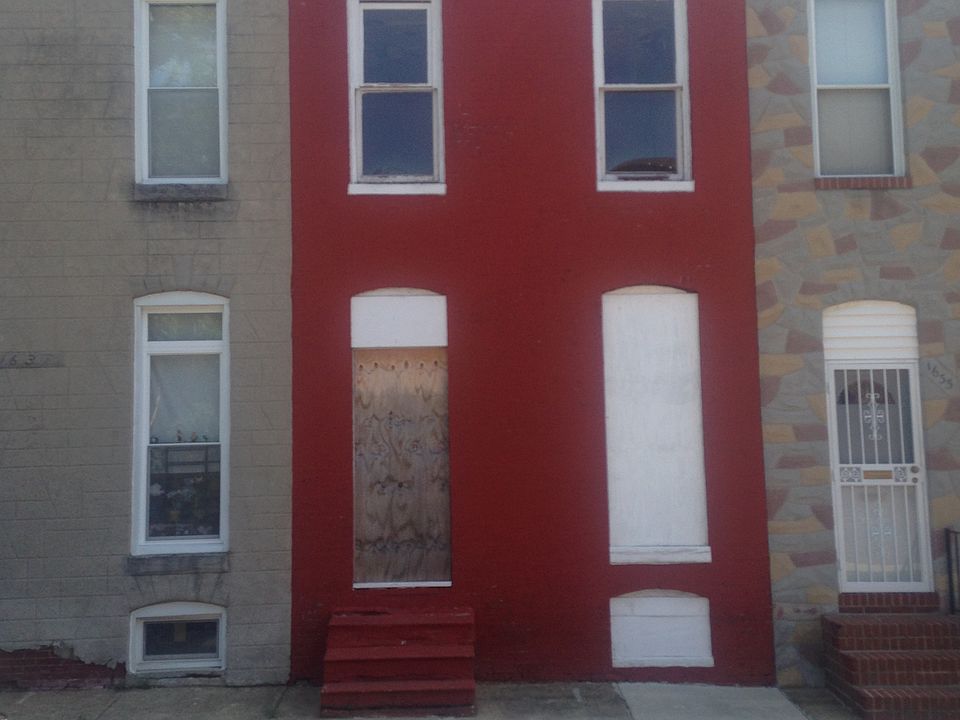 2nd image of 1635 N Spring St