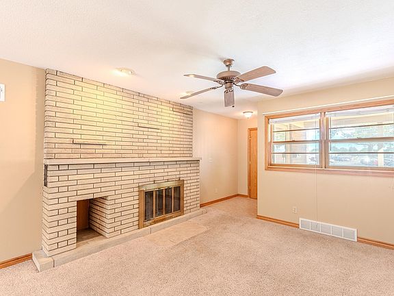 3rd image of 917 W Grand Ave