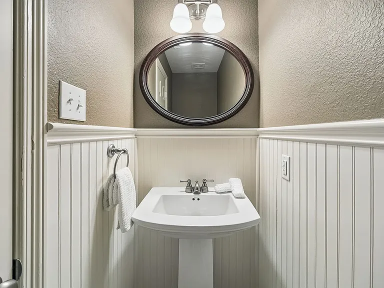 9004 Cypress Creek Rd — Photo 29