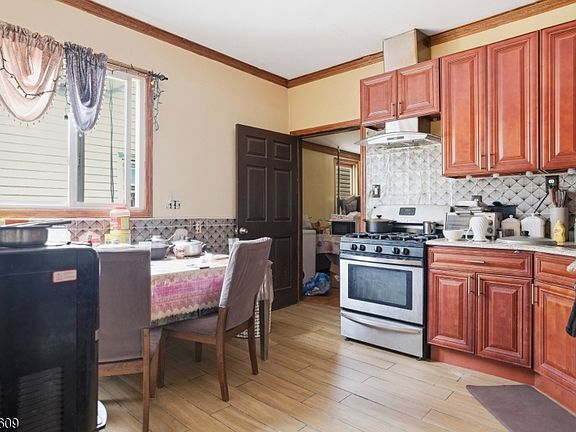 2nd image of 495 Totowa Ave