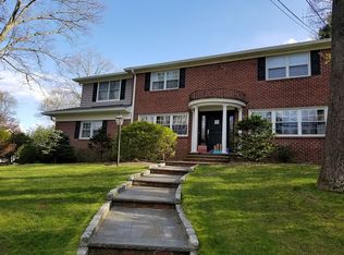 7 Mallard Cv, Centerport, NY 11721