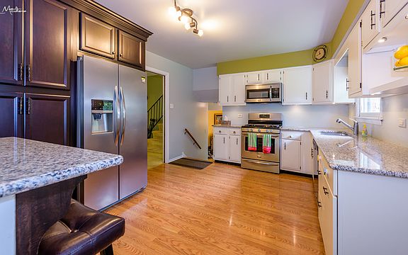 5th image of 22762 Valley Dr