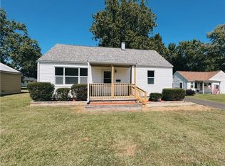 22 Grays Ln, Decatur, IL 62526