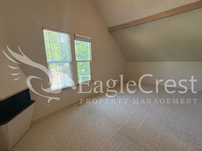 613 Locust St — Photo 29