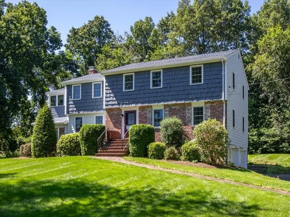 44 Ellis St, Medway, MA 02053