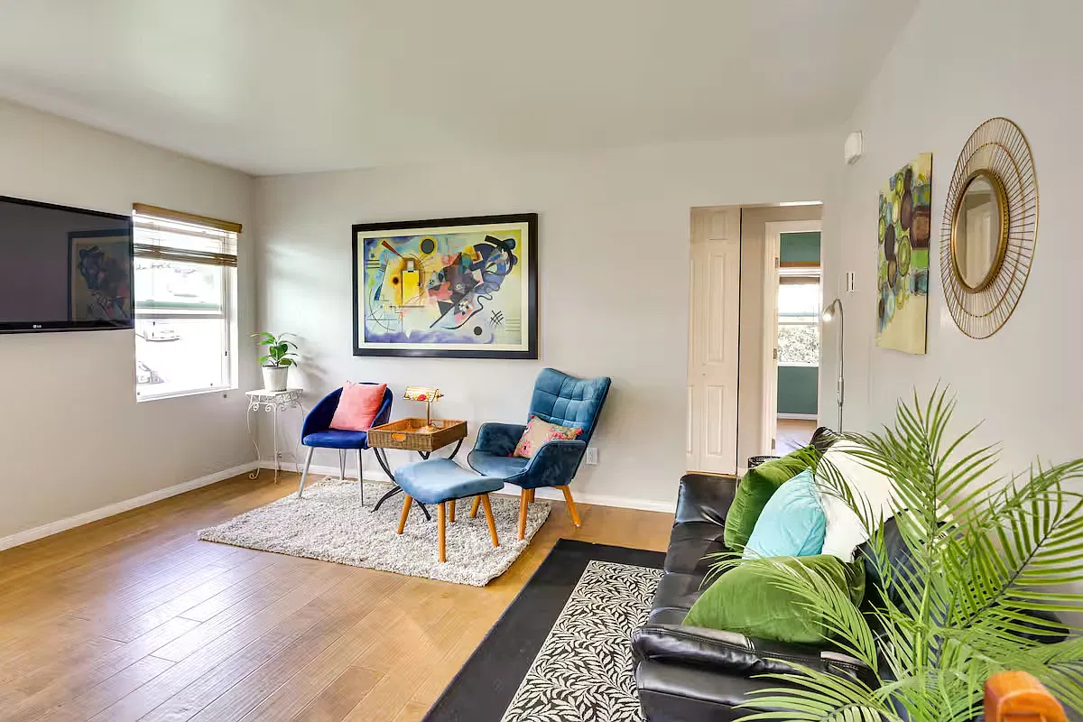 3 bed, 994 sqft, $4,500 — Photo 4