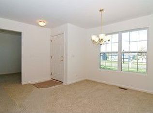 895 Heartland Park Ln, Antioch, IL 60002
