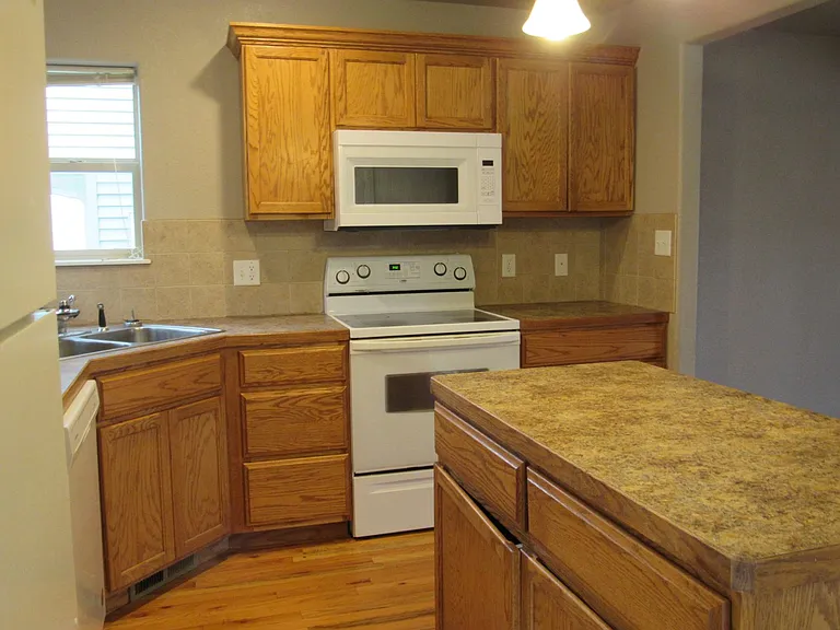 3850 Sweetbrier St — Photo 8