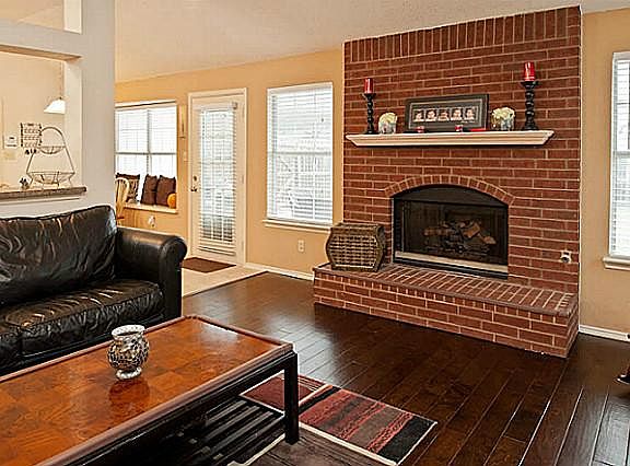 5th image of 7104 Longo Dr