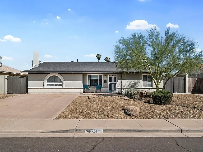 208 E Oxford Dr — Photo 28