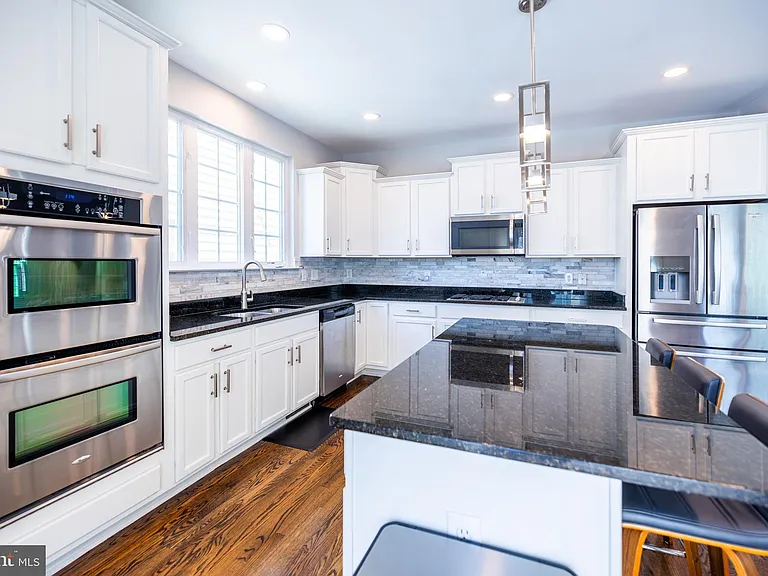 8727 Raleigh Mews — Photo 15