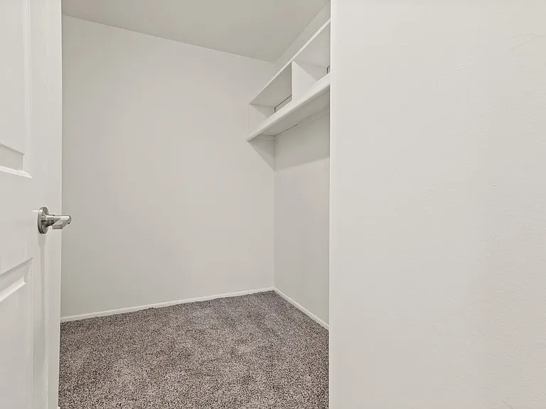 Carriage Hill Apartments - Dearborn Heights, MI — Photo 21