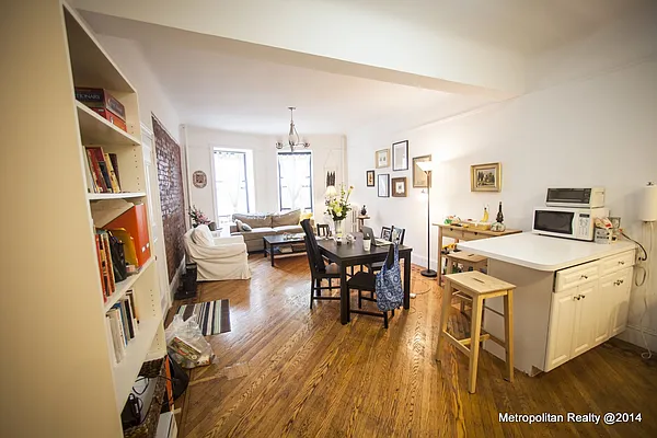 Rented by Metropolitan Realty | media 21