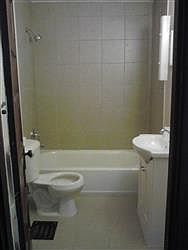 4th image of 210 W Parkwood Dr
