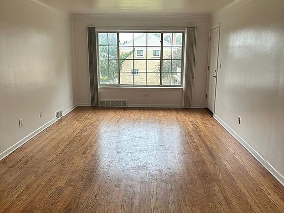 4th image of 2101 E Maple Rd #F83a61537