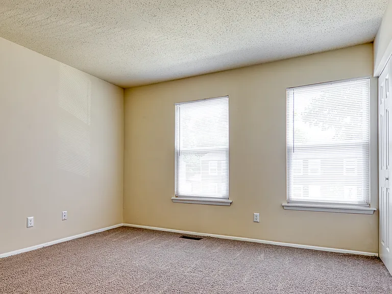 Woodbriar Apartments — Photo 10