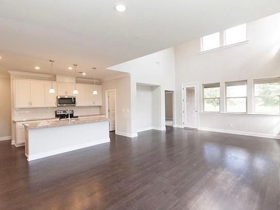 3rd image of 102 Cape Private Cir