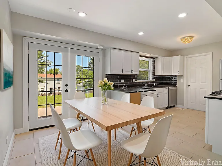 2208 Kensington Dr — Photo 37